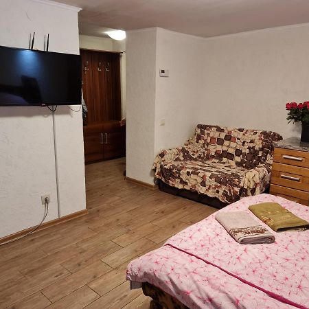 Студіо На Кoновальця Lägenhet Lviv Exteriör bild