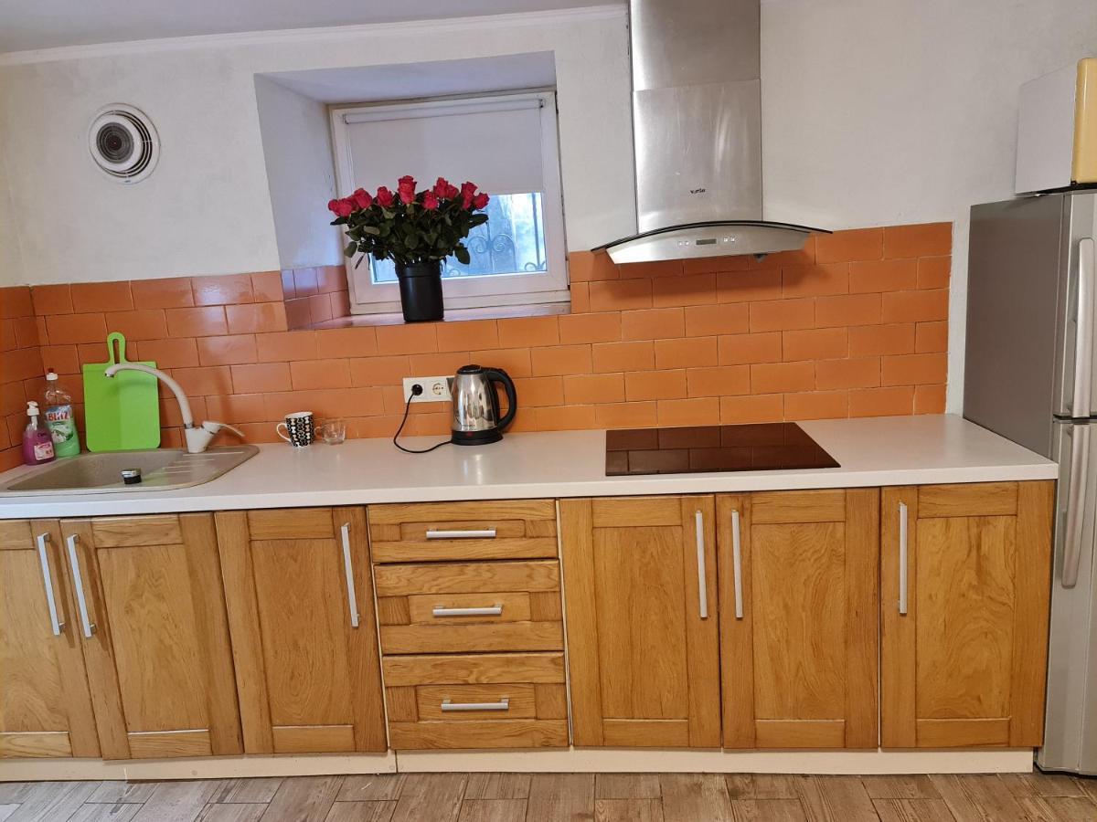 Студіо На Кoновальця Lägenhet Lviv Exteriör bild