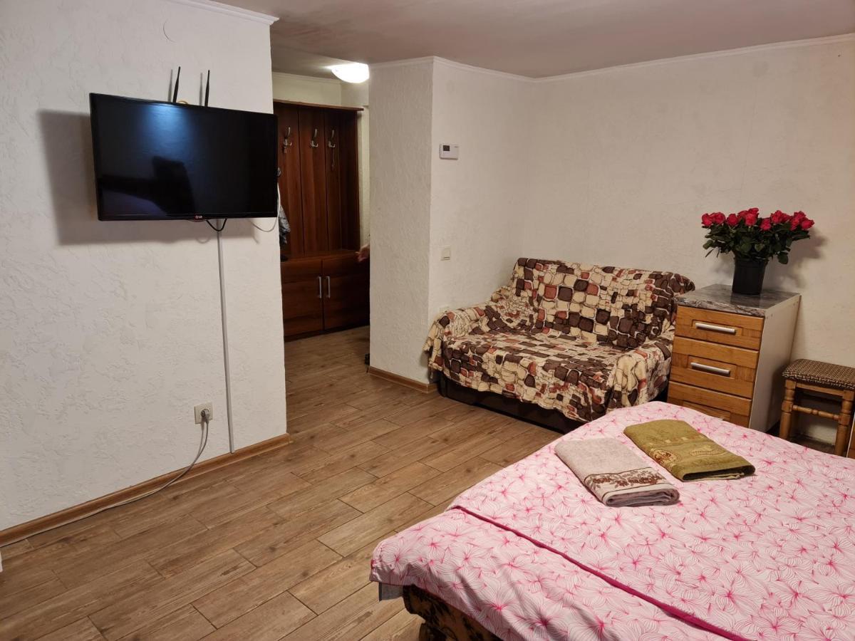 Студіо На Кoновальця Lägenhet Lviv Exteriör bild